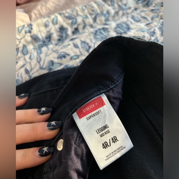 Express super soft jean leggings mid rise 4R - Picture 4 of 7
